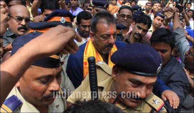sanjay dutt, sanjay dutt mumbai, sanjay dutt pics, sanjay dutt free, sanjay dutt released, bomb blast case, sanjay dutt free from jail, sanjay dutt mumbai pics, sanjay dutt wife, sanjay dutt siddhivinayak, sanhay dutt siddhivinayak pics, sanjay dutt friends, sanjay dutt mumbai photos, entertainment