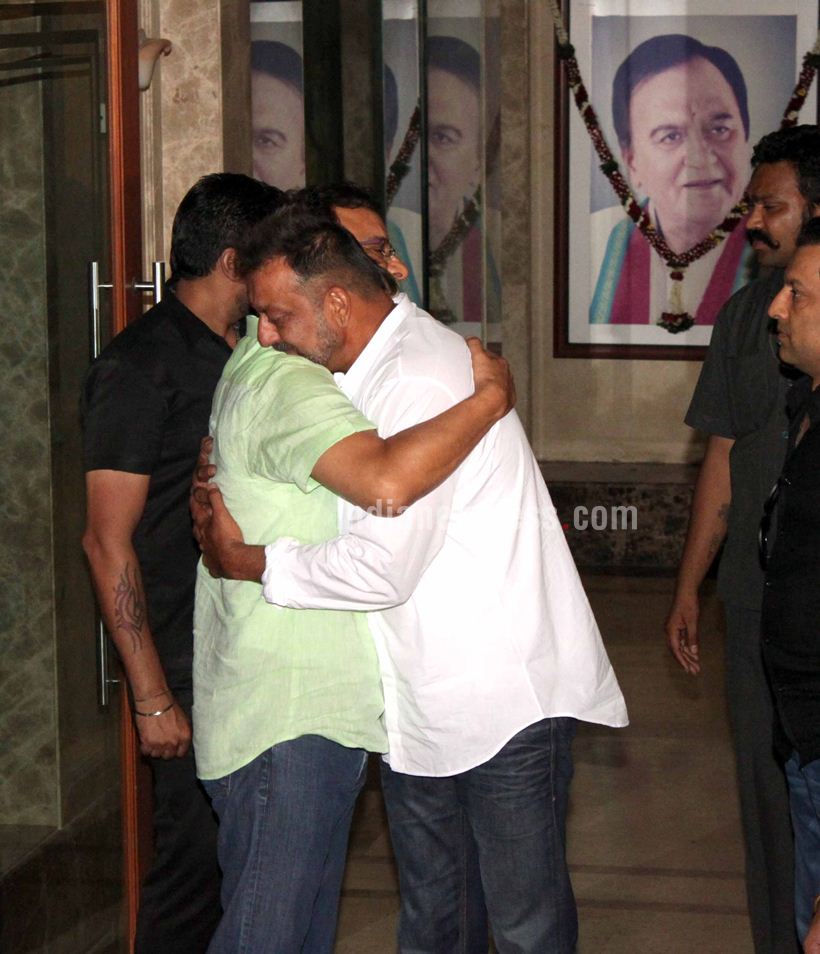 Sanjay Dutt, Sanjay Dutt release photos, Sanjay Dutt photos, Sanjay Dutt home photos, Sanjay Dutt Vishu Vinod Chopra