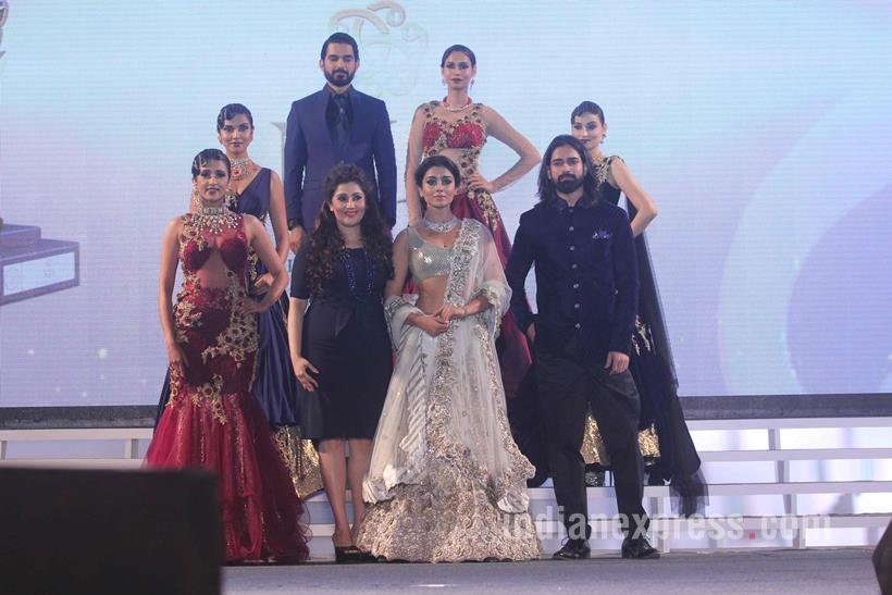 Ameesha Patel, Shriya Saran, Daisy Shah, Hema Malini, Esha Deol, Bharat Takhtani, Archana Kochar, Swarovski Gemstones National Jewellery Awards 2015-16, Swarovski Gemstones National Jewellery Awards, entertainment news