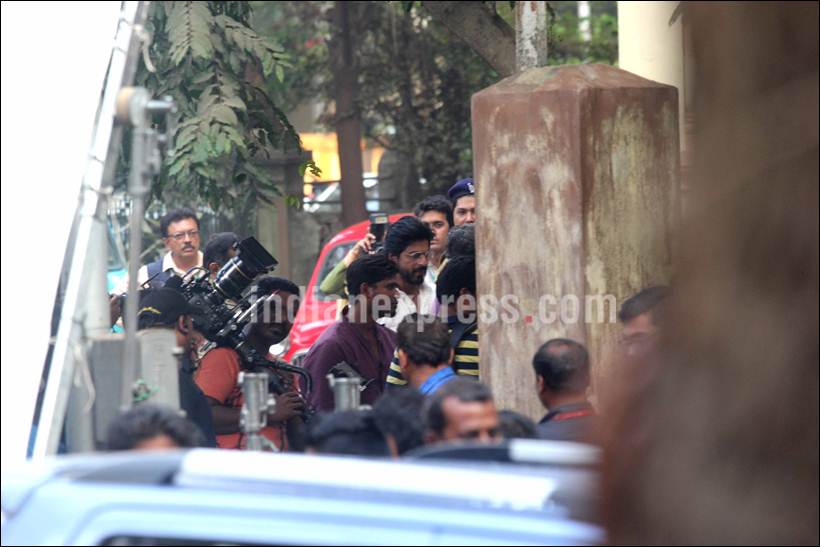 Shah Rukh Khan, Mahira Khan, Raees, Shah Rukh Khan Mahira Khan, Shah Rukh Khan Raees, SRK Mahira Khan, SRK Raees, SRK, Raees Shoot pics, SRK Mahira, SRK Mahira Raees, Mahira Khan Raees