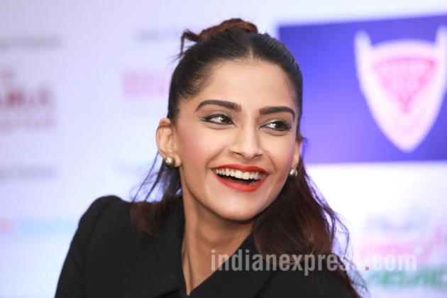 Sonam Kapoor, Pro Kabaddi, Pro Kabaddi Match, Ram Madhvani, Neerja director, Sonam Kapoor ram Madhvani, Sonam Kapoor Pro Kabaddi, Sonam Kapoor in New Delhi, Sonam Kapoor Pics, Sonam Kapoor Photos