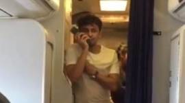 Sonu nigam, Sonu Nigam Singing controversy, Sonu Nigam Flight Controversy, Sonu Nigam Singing in Flight, Sonu Nigam Jet Airways singing, Sonu Nigam Jet Airways singing controversy, Sonu Nigam News, Udit Narayan, Armaan Malik, Abhijeet Bhattacharya, Aishwarya Nigam, Kailash Kher, Entertainment news