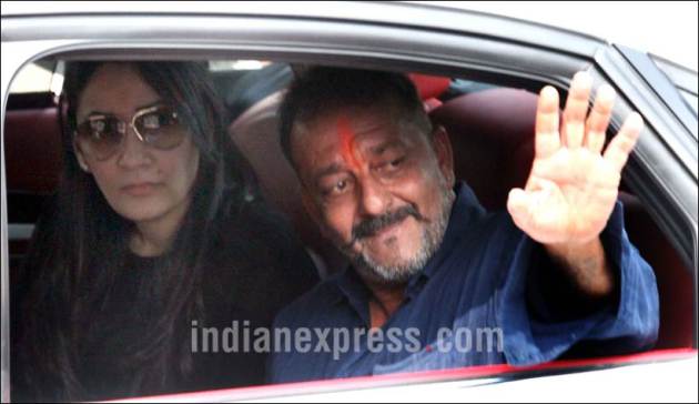 sanjay dutt, sanjay dutt mumbai, sanjay dutt pics, sanjay dutt free, sanjay dutt released, bomb blast case, sanjay dutt free from jail, sanjay dutt mumbai pics, sanjay dutt wife, sanjay dutt siddhivinayak, sanhay dutt siddhivinayak pics, sanjay dutt friends, sanjay dutt mumbai photos, entertainment