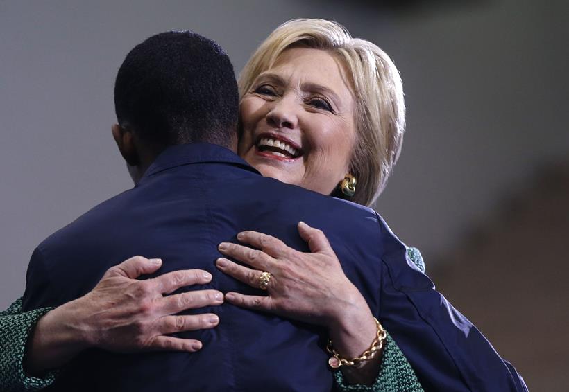 barack Obama, Hillary Clinton, Barack Obama sings, Barack Obama Pics, Barack Obama photos, Hillary Clinton Pics, hillary Clinton Photos, top frames , Indian Express, indian express pics