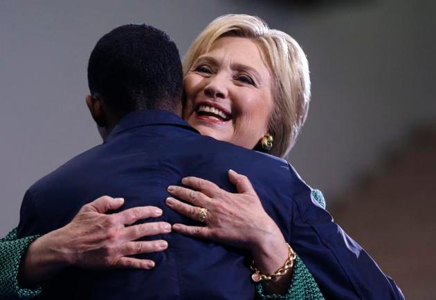 barack Obama, Hillary Clinton, Barack Obama sings, Barack Obama Pics, Barack Obama photos, Hillary Clinton Pics, hillary Clinton Photos, top frames , Indian Express, indian express pics