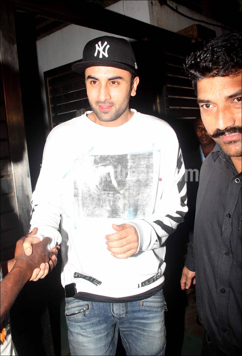 ranbir kapoor, kiran rao, farhan akhtar, ranbir, ranbir kapoor pics, ranbir pics, kiran rao pics, ranbir kapoor photos, ranbir kapoor with fans, entertainment