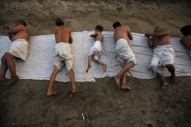 barack Obama, Hillary Clinton, Barack Obama sings, Barack Obama Pics, Barack Obama photos, Hillary Clinton Pics, hillary Clinton Photos, top frames , Indian Express, indian express pics