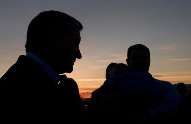 barack Obama, Hillary Clinton, Barack Obama sings, Barack Obama Pics, Barack Obama photos, Hillary Clinton Pics, hillary Clinton Photos, top frames , Indian Express, indian express pics