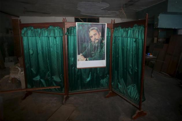 barack Obama, Hillary Clinton, Barack Obama sings, Barack Obama Pics, Barack Obama photos, Hillary Clinton Pics, hillary Clinton Photos, top frames , Indian Express, indian express pics