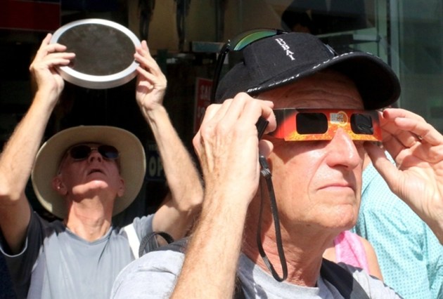 solar eclipse photos, total solar eclipse pictures, total solar eclipse solar eclipse pictures, indonesia solar eclipse, solar eclipse india, india solar eclipse, india solar eclipse pictures, insia solar eclipse pictures, indonesia solar eclipse pictures, indonesia solar eclipse photos, full solar eclipse pictures