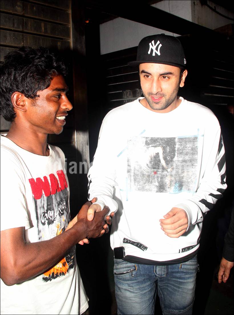 ranbir kapoor, kiran rao, farhan akhtar, ranbir, ranbir kapoor pics, ranbir pics, kiran rao pics, ranbir kapoor photos, ranbir kapoor with fans, entertainment