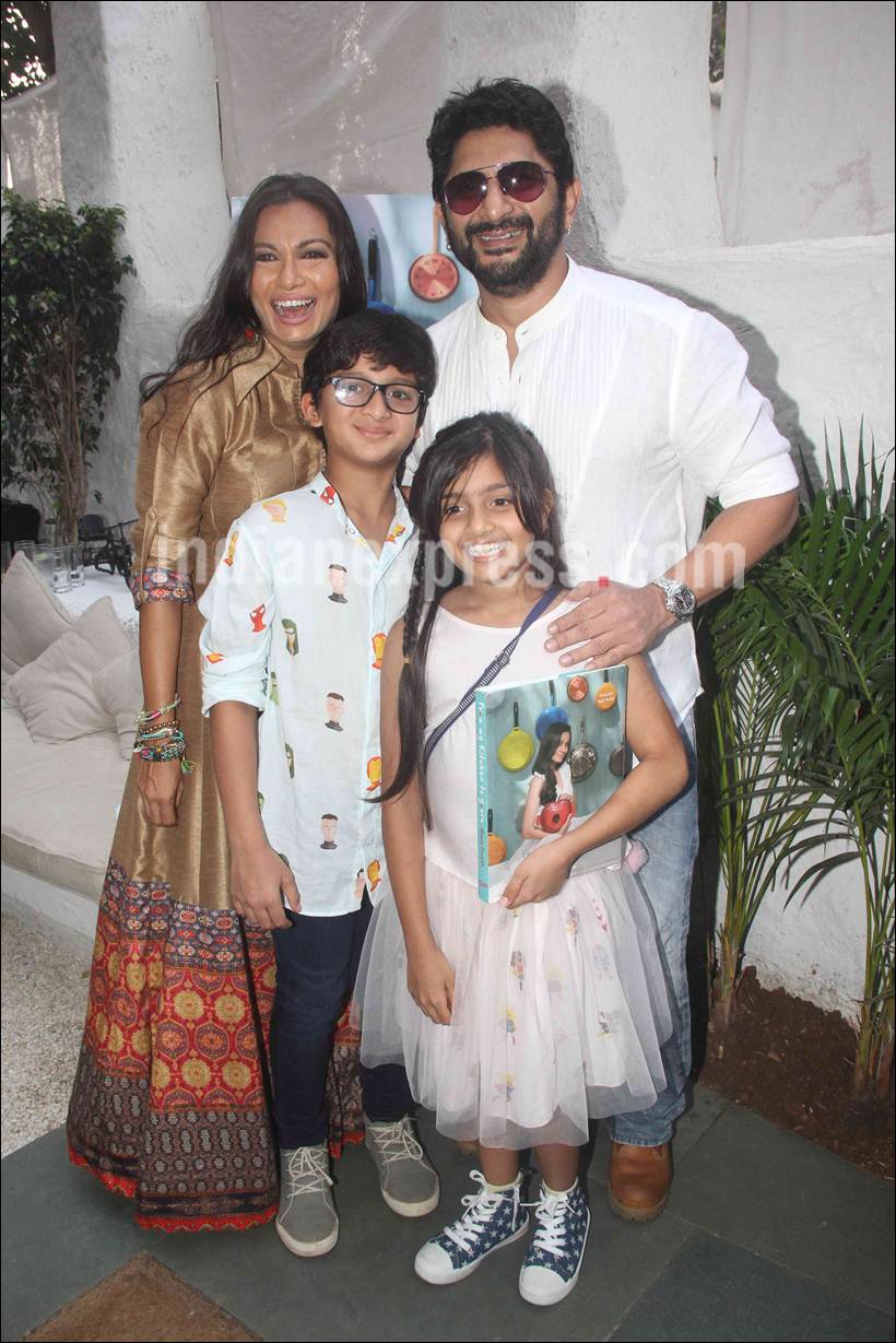 arshad warsi, arshad warsi wife, arshad warsi pics, maria goretti, maria goretti book launch, from my kitchen to yours, Sohail khan, Tisca Chopra, Mandira Bedi, Kunal Kemmu, Tusshar Kapoor, Kabir khan, Kiran Rao, Mini Mathur, Masaba, Shriya Saran, Shruti Seth, Roshni Chopra, entertainment