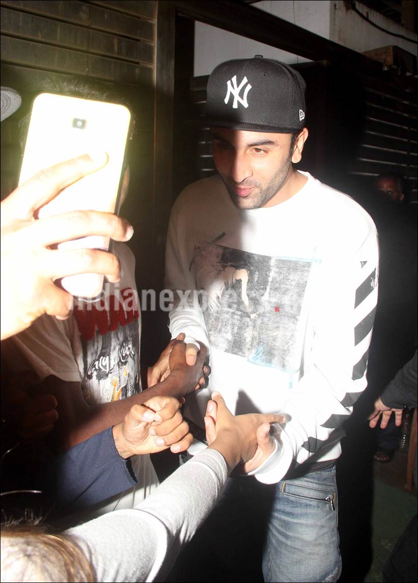 ranbir kapoor, kiran rao, farhan akhtar, ranbir, ranbir kapoor pics, ranbir pics, kiran rao pics, ranbir kapoor photos, ranbir kapoor with fans, entertainment