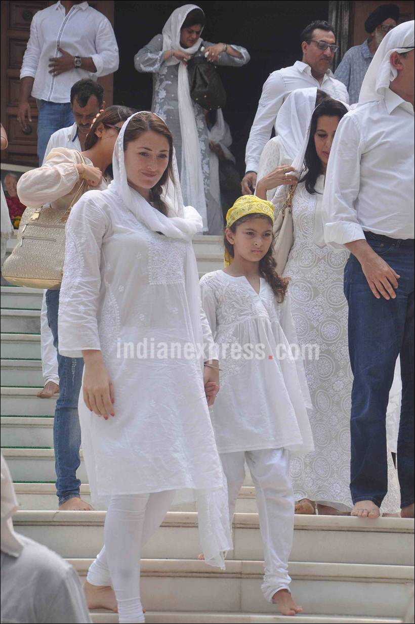 gautam gulati, vindu dara singh, surjit kaur randhawa, vindu dara singh's mother, prayer meet, pooja bedi, vindu dara singh wife, raj babbar, kunal kapoor, entertainment