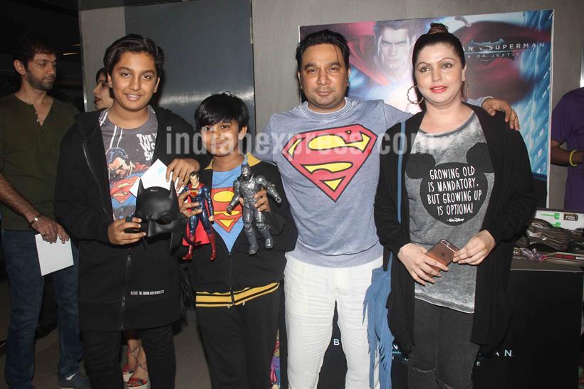 Batman Vs Superman, Batman vs superman: Dawn of Justice, Hrithik Roshan, Hrithik Roshan Sons, Hrehaan, Hridaan, Sachin Tendulkar, Vidyut Jamwal, Esha Deol, Abhay DEol, Karan Kundra, Anusha, Gaurav Chopra, Tanisha Mukerji, Zayed Khan, Akbar Khan, Batman vs Superman Screening, Batman vs Superman: Dawn of Justice pics