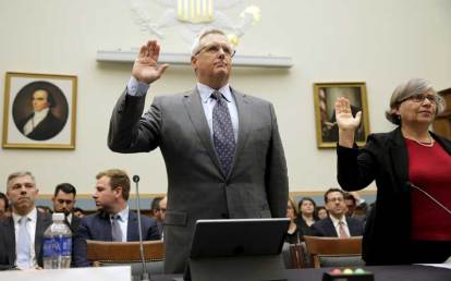 iPhone encryption: Apple lawyer, FBI director take battle to 