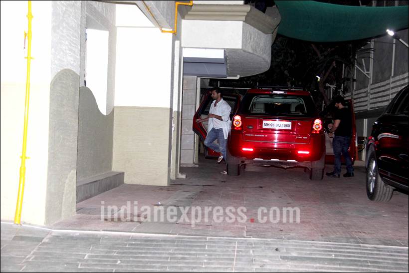 Bipasha Basu, Karan Singh Grover enjoy late night drive 