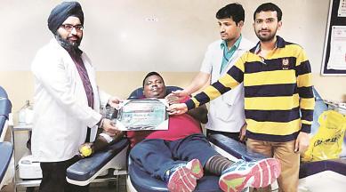 blood donation, blood donation in chandigarh, chandigarh blood donation, physically challenged man donates blood, polio, PGIMER, chandigarh news
