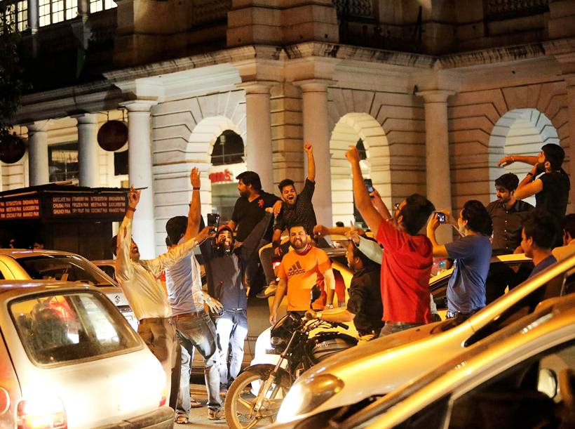 india pakistan fans, india fans celebrate, india pak win photos, india pakistan win pics, india pakistan cricket, india pakistan world t20, india pakistan crowd pics, india pakistan connaught place delhi, connaught place delhi cricket