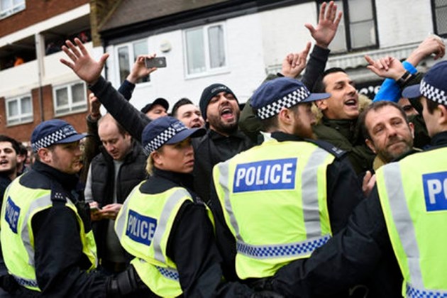 Tottenham Hotspur, Spurs, Arsenal, Spurs v Arsenal, Spurs vs Arsenal, Arsenal v Spurs, Arsenal Spurs, Spurs Arsenal, Arsenal vs Spurs, Arsenal Spurs rivalry, Arsenal Spurs fans, North London derby, London derby, Football fans, Football violence, Football derbies, Football violent fans, sports violence, violence in football, violence in sport, football news, football