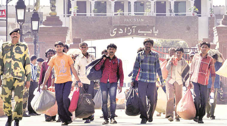 fishermen, indian fishermen, Pakistan, India, Wagah Border, Fishermen released, Indian fishermen released, Indian prisoners released, Pakistan release fishermen, Pakistan release prisoners, Indo-Pak relations, Asia news