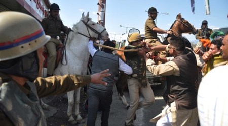 uttarakahnd elections 2017, uttarakhand elections, shaktiman, shaktiman horse, horse beaten, BJP horse beaten, ganesh joshi, BJP protest, dehradun horse beaten, dehradun bjp protest, amputation legs, shaktiman dead, indian express news, india news, elections news