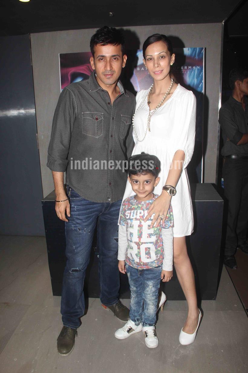 Batman Vs Superman, Batman vs superman: Dawn of Justice, Hrithik Roshan, Hrithik Roshan Sons, Hrehaan, Hridaan, Sachin Tendulkar, Vidyut Jamwal, Esha Deol, Abhay DEol, Karan Kundra, Anusha, Gaurav Chopra, Tanisha Mukerji, Zayed Khan, Akbar Khan, Batman vs Superman Screening, Batman vs Superman: Dawn of Justice pics