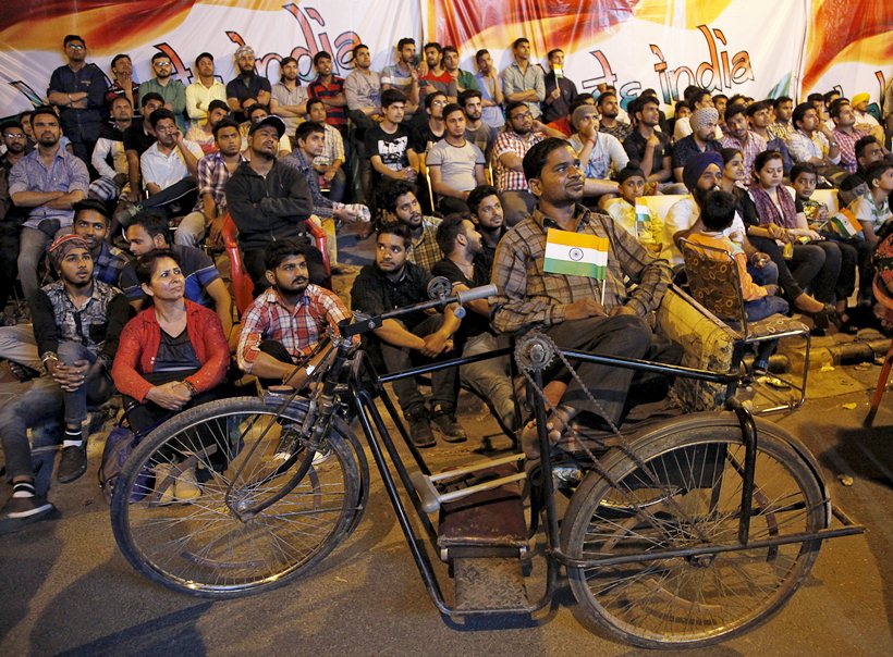 india pakistan fans, india fans celebrate, india pak win photos, india pakistan win pics, india pakistan cricket, india pakistan world t20, india pakistan crowd pics