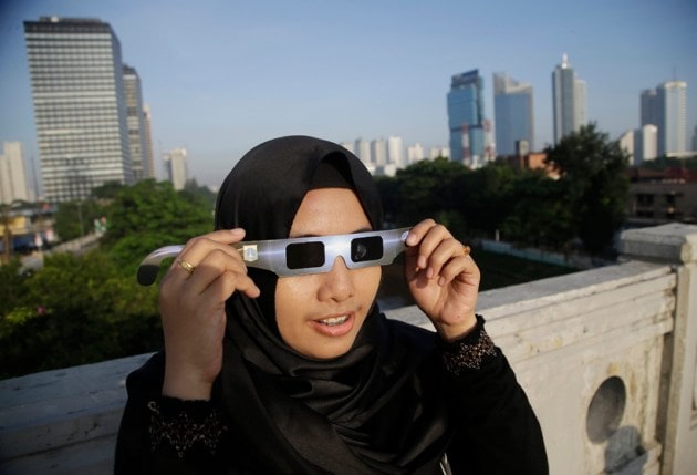 solar eclipse photos, total solar eclipse pictures, total solar eclipse solar eclipse pictures, indonesia solar eclipse, solar eclipse india, india solar eclipse, india solar eclipse pictures, insia solar eclipse pictures, indonesia solar eclipse pictures, indonesia solar eclipse photos, full solar eclipse pictures
