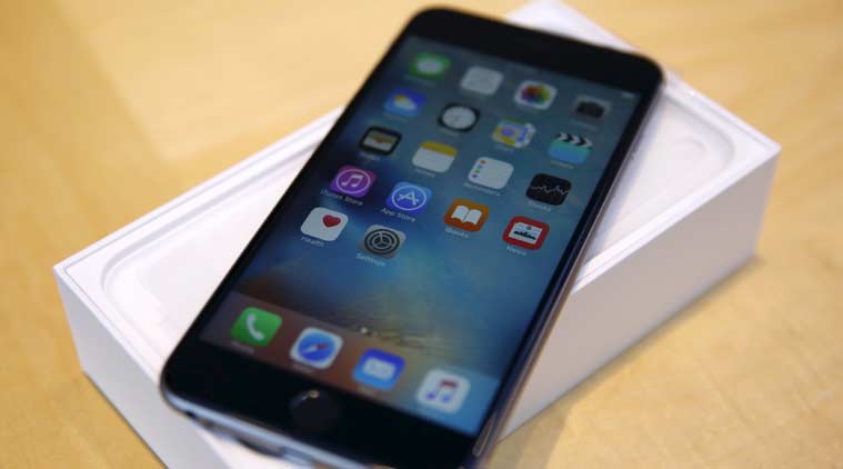 Samsung Galaxy S7, Galaxy S7 edge, Galaxy S7 price, Galaxy S7 edge sale, Galaxy S7 edge pre-booking, Galaxy S7 edge vs iPhone 6s Plus vs Nexus 6P, Galaxy S7 edge vs Nexus 6P camera, Galaxy S7 edge vs iPhone 6s Plus, Specs battle, technology, technology news