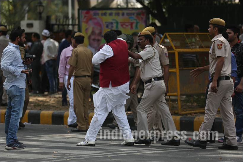 Jewellers Protest, Gold traders protest, Arun Jaitley, BJP, Bhartiya Janta Party, one per cent excise duty on jewellery, BJP National HQ, Jewellers Protest 28th day, Gold traders protest 28th day