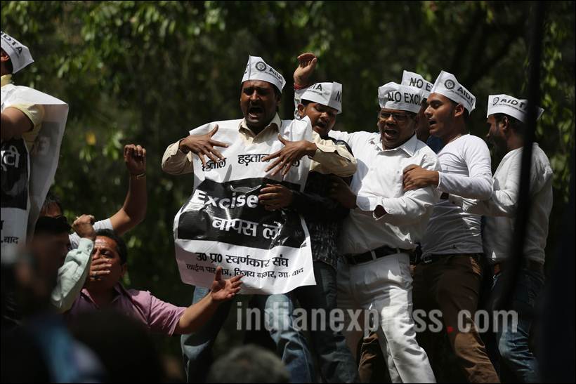 Jewellers Protest, Gold traders protest, Arun Jaitley, BJP, Bhartiya Janta Party, one per cent excise duty on jewellery, BJP National HQ, Jewellers Protest 28th day, Gold traders protest 28th day