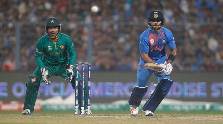Cricket - India v Pakistan- World Twenty20 cricket tournament - Kolkata, India, 19/03/2016. India's Virat Kohli (R) plays a shot watched by Pakistan's wicketkeeper Sarfraz Ahmed. REUTERS/Rupak De Chowdhuri