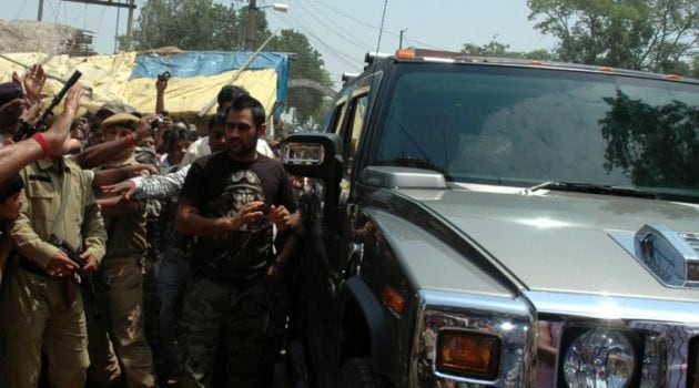 MS Dhoni, MS Dhoni hummer, MSDhoni, Dhoni hairstyles, Mahi over the years, how has captain cool changed hairstyles, popular hairstyles o Mahendra Singh Dhoni, MSD hairstyles, MSD hair, sapna moti bhavnani, hairstyling tricks to learn from MSD, Chennai Super Kings Captain, Mahi hairstyles, new haircut dhoni, world cup 2019, dhoni's iconic hairstyles over the years, new haircuts of Dhoni, why Dhoni's haircuts are popular, Ranchi Boy Dhoni and his haircuts, Dhoni on the field, Dhoni off-the field, Dhoni cricketer hairstyles, styles of former Cricket Captain Dhoni, wicketkeeper batsmen best hairstyles, Mahendra Singh Dhoni latest news, Mahendra Singh Dhoni news, indianexpress.com, indianexpressonline, indianexpressnews, indianexpress, world cup cricketers, India's men in blue team, men in blue, Mahi Bhai hairstyles