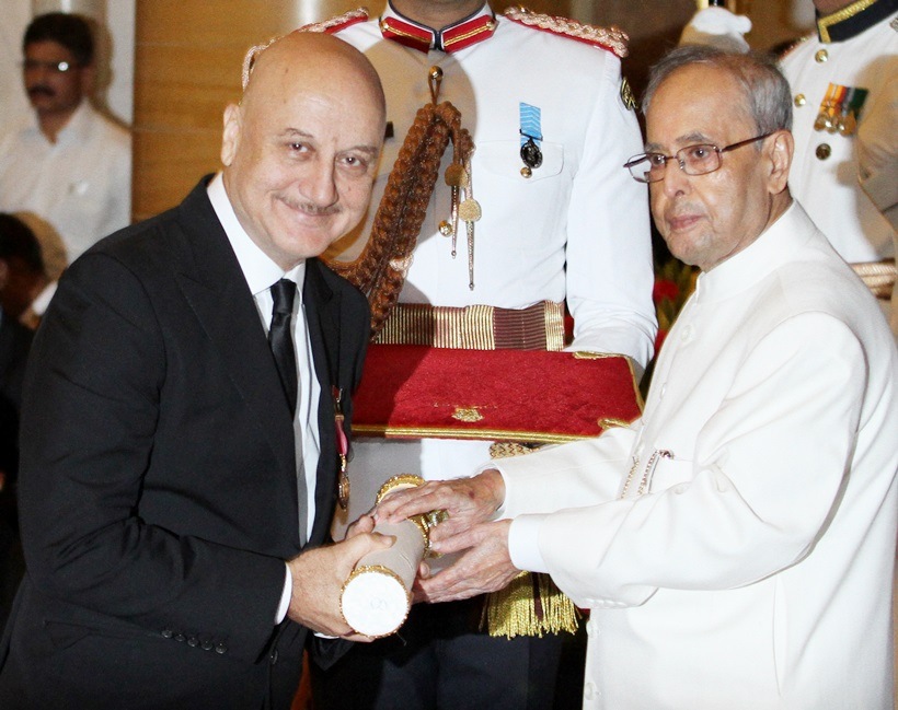 Padma, padma awards, padma award photos, padma awards 2016, sri sri, saina nehwal, ajay devgan, ajay devgn, ajay devgn awards, sania nehwal awards, anupam kher, anupam kher awards, narendra modi, modi photos,