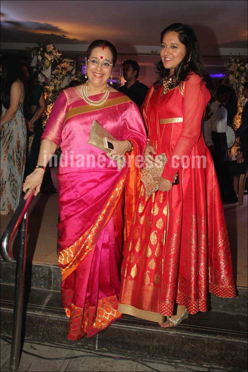 Salman Khan, Sanjay Dutt, Manyata Dutt, Tina Ambani, Bhagyashree, Varun Dhawan, Kabir Bedi, Pooja Bedi, Parveen Dusanj, Rishi Kapoor, Saira Banu, Archana Puran Singh, Sanjay Dutt Manyata Dutt, Sanjay Dutt pics, Kabir Bedi Parveen Dusanj, Rishi Kapoor Neetu Singh, Entertainment