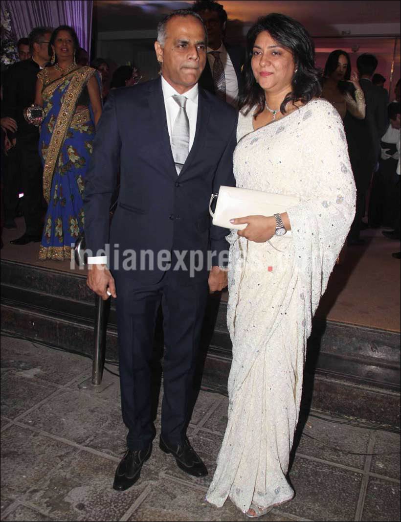 Salman Khan, Sanjay Dutt, Manyata Dutt, Tina Ambani, Bhagyashree, Varun Dhawan, Kabir Bedi, Pooja Bedi, Parveen Dusanj, Rishi Kapoor, Saira Banu, Archana Puran Singh, Sanjay Dutt Manyata Dutt, Sanjay Dutt pics, Kabir Bedi Parveen Dusanj, Rishi Kapoor Neetu Singh, Entertainment