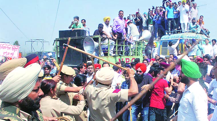Policemen try to disperse protesters as Bhagwant Mann speaks near toll plaza at Laddowal in Ludhiana. Gurmeet Singh