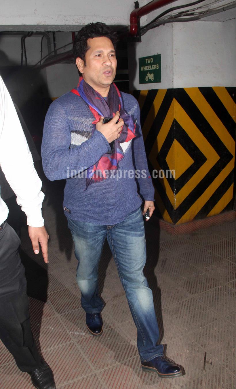 Batman Vs Superman, Batman vs superman: Dawn of Justice, Hrithik Roshan, Hrithik Roshan Sons, Hrehaan, Hridaan, Sachin Tendulkar, Vidyut Jamwal, Esha Deol, Abhay DEol, Karan Kundra, Anusha, Gaurav Chopra, Tanisha Mukerji, Zayed Khan, Akbar Khan, Batman vs Superman Screening, Batman vs Superman: Dawn of Justice pics