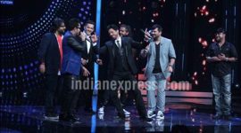 Shah Rukh khan, SRK, Fan, JAbra Fan, Shah Rukh khan Fan, Shah Rukh Khan Jabra Fan, SRk Fan, SRK Jabra Fan, Sa re Ga Ma Pa 2016, Mika Singh, Sajid-Wajid, Pritam, Aditya Narayan, Shah Rukh khan pics, Shah Rukh Khan photos