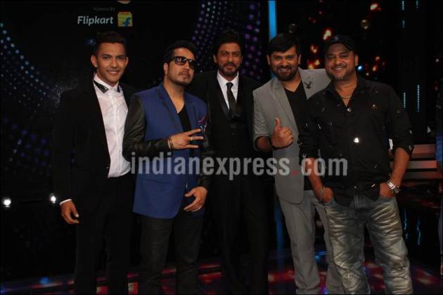Shah Rukh khan, SRK, Fan, JAbra Fan, Shah Rukh khan Fan, Shah Rukh Khan Jabra Fan, SRk Fan, SRK Jabra Fan, Sa re Ga Ma Pa 2016, Mika Singh, Sajid-Wajid, Pritam, Aditya Narayan, Shah Rukh khan pics, Shah Rukh Khan photos