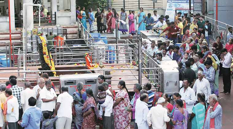 Shani Shingnapur, Swaroopanand, Swami Swaroopanand, Maharashtra Shani Temple, Women entry in Shani temple, Shani Shingnapur women entry, Shani Shingnapur women entry ban, women entry ban lifted in temple,