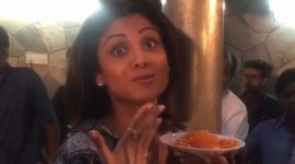 Shilpa Shetty, Shilpa Shetty video, Shilpa Shetty eat Jalebis, Shilpa Shetty eats hot Jalebis, Shilpa Shetty Insta Video, Shilpa Shetty instagram video, Shilpa Shetty Jalebi video, Shilpa Shetty Eating Jalebi, Shilpa Shetty Jalebi Eating video, Shilpa Shetty Jalebi bai, Entertainment news