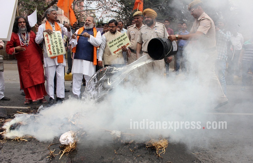 world culture festival, sri sri, ravi shankar, art of living foundation, NGT, Protest against NGT, Rashtrawadi Shiv Sena, world cultural festival, Shiv Sena Protest, Protest pics, Protest photosworld cultural festival pics, world cultural festival Photos