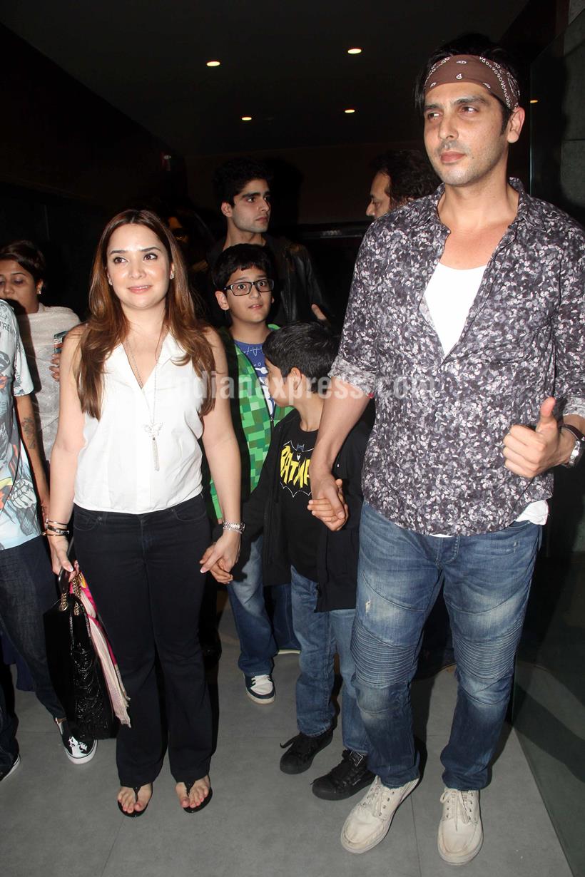 Batman Vs Superman, Batman vs superman: Dawn of Justice, Hrithik Roshan, Hrithik Roshan Sons, Hrehaan, Hridaan, Sachin Tendulkar, Vidyut Jamwal, Esha Deol, Abhay DEol, Karan Kundra, Anusha, Gaurav Chopra, Tanisha Mukerji, Zayed Khan, Akbar Khan, Batman vs Superman Screening, Batman vs Superman: Dawn of Justice pics