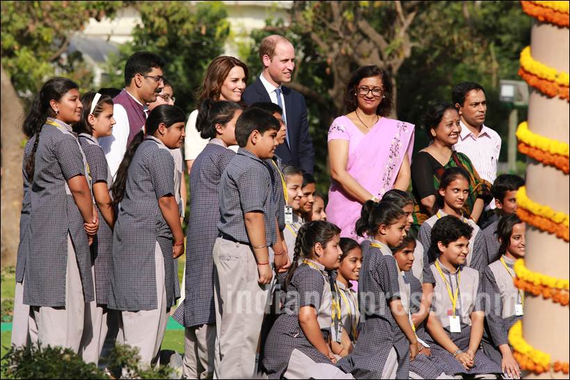 Prince William, Kate Middleton, William Kate, India gate, MAhatma Gandhi, Gandhi Smriti, William Kate India Gate, William Kate Gandhi Smriti, William Kate Mahatma Gandhi, William Kate Delhi, William Kate Delhi pics, Prince William delhi, Kate Middleton Delhi