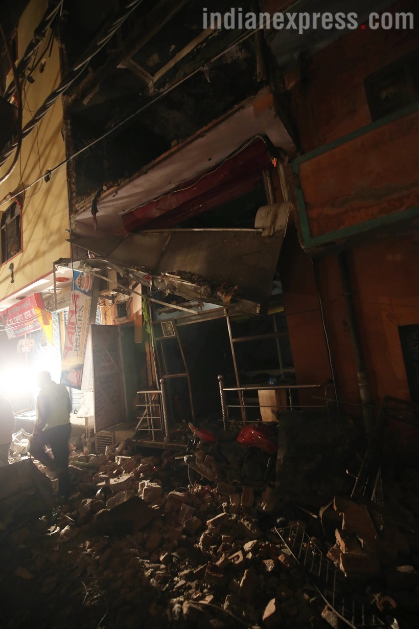cylinder blast, fire delhi, cylinder blast delhi, delhi cylinder blast, sunlight colony fire, fire in sunlight colony, delhi news, india news