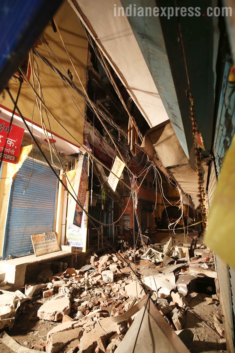 cylinder blast, fire delhi, cylinder blast delhi, delhi cylinder blast, sunlight colony fire, fire in sunlight colony, delhi news, india news