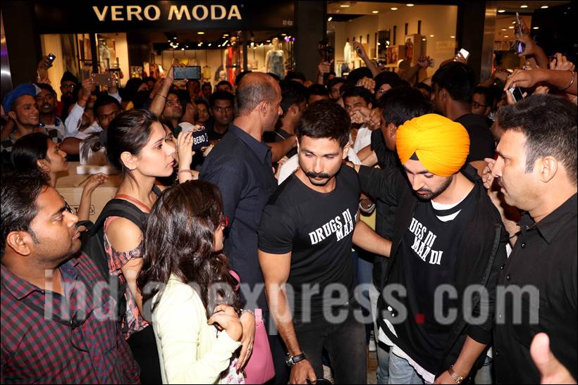 shahid kapoor, kareena kapoor, udta punjab, shahid, kareena, shahid kareena pics, shahid kareena udta punjab, shahid kareena udta punjab pics, shahid kapoor kareena kapoor, alia bhatt, alia, alia bhatt pics, diljit dosanjh, diljit pics, diljit dosanjh pics, kareena diljit pics, entertainment