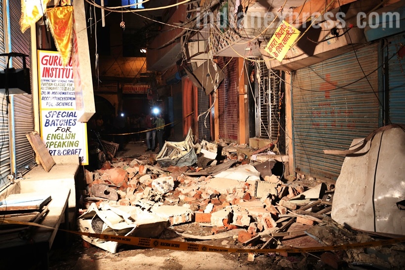 cylinder blast, fire delhi, cylinder blast delhi, delhi cylinder blast, sunlight colony fire, fire in sunlight colony, delhi news, india news